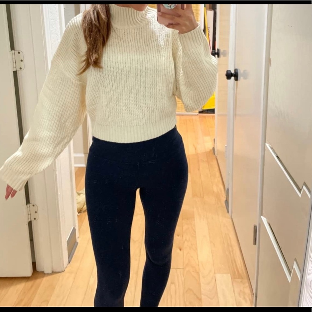 Cropped turtleneck sweater - Picture 4 of 4